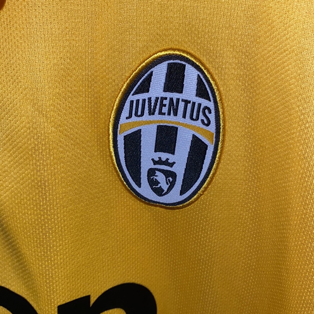 Hooter’s Juventus soccer jersey - Picture 3 of 5